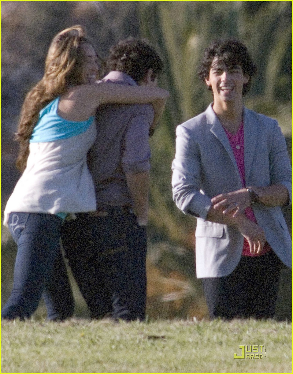 Miley Cyrus Hugs Nick Jonas, Sends It On