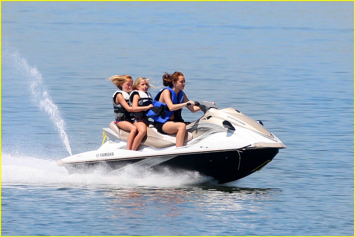 Miley & Noah Cyrus: Jet Ski Sisters