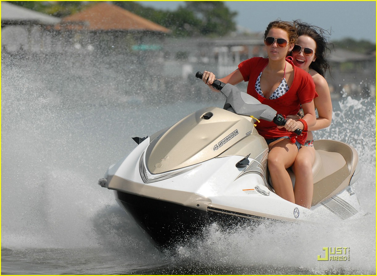 Miley Cyrus: Jet Skiing Sunday
