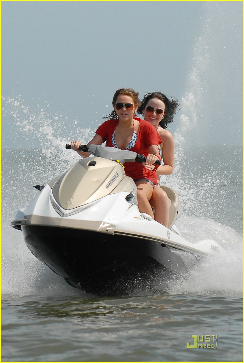 Miley Cyrus: Jet Skiing Sunday