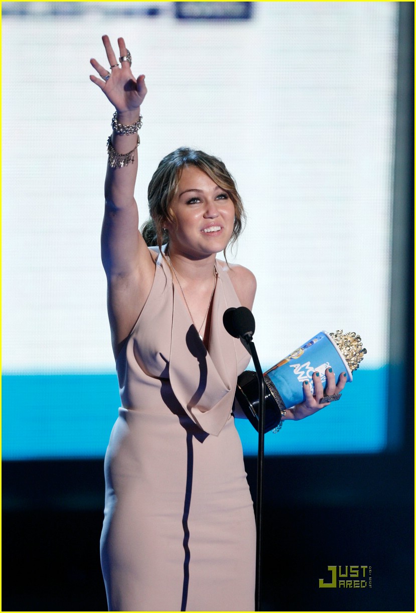 Miley Cyrus 'Climbs' at MTV Movie Awards