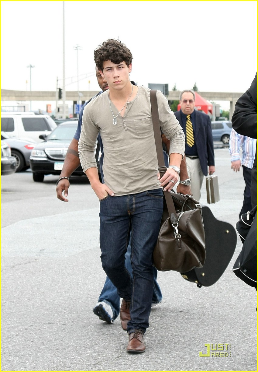 Nick Jonas: Lookin' La Guardia Good