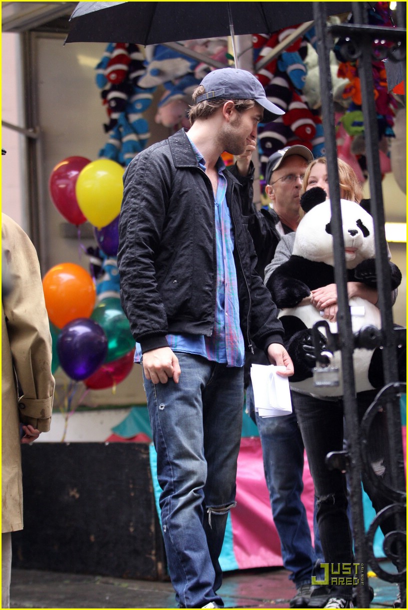 Robert Pattinson & Emilie de Ravin: Panda Bear Pair