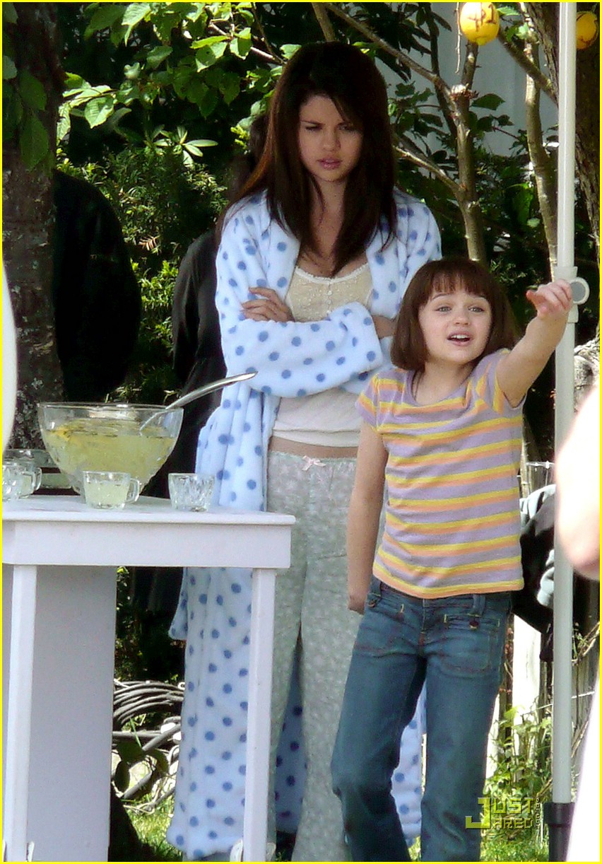 Selena Gomez Says Goodbye to Canada