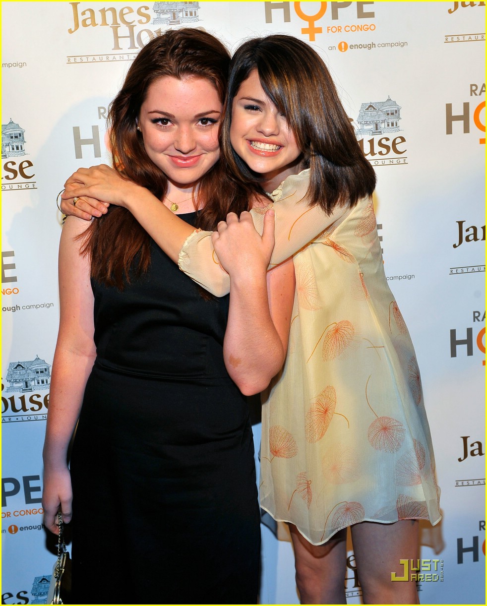 Selena Gomez & Jennifer Stone are Congo Cute