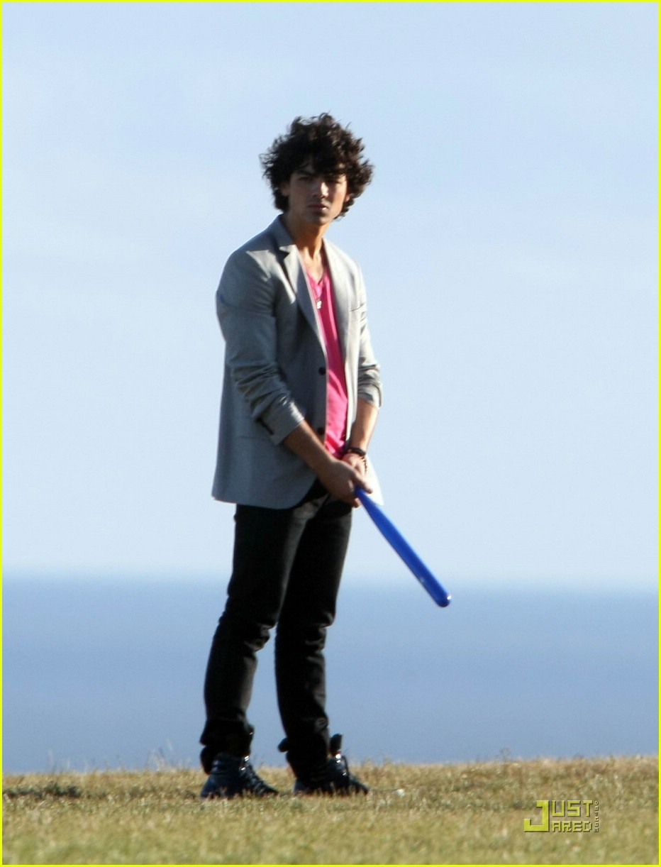Selena Gomez & Nick Jonas: Wiffle Ball Buddies