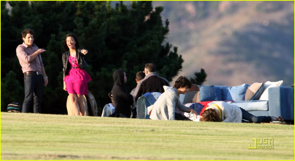Selena Gomez & Nick Jonas: Wiffle Ball Buddies