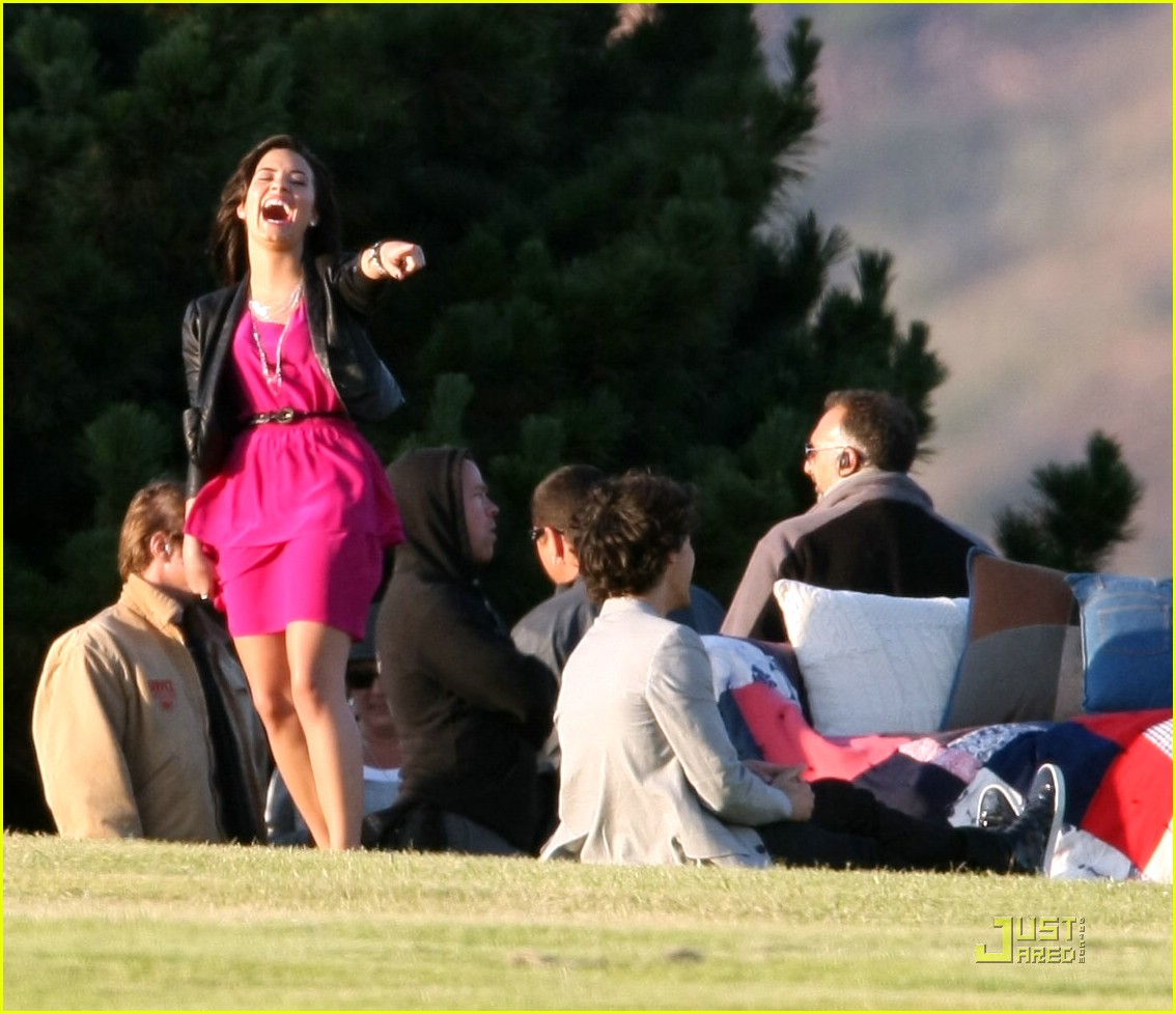 Selena Gomez & Nick Jonas: Wiffle Ball Buddies