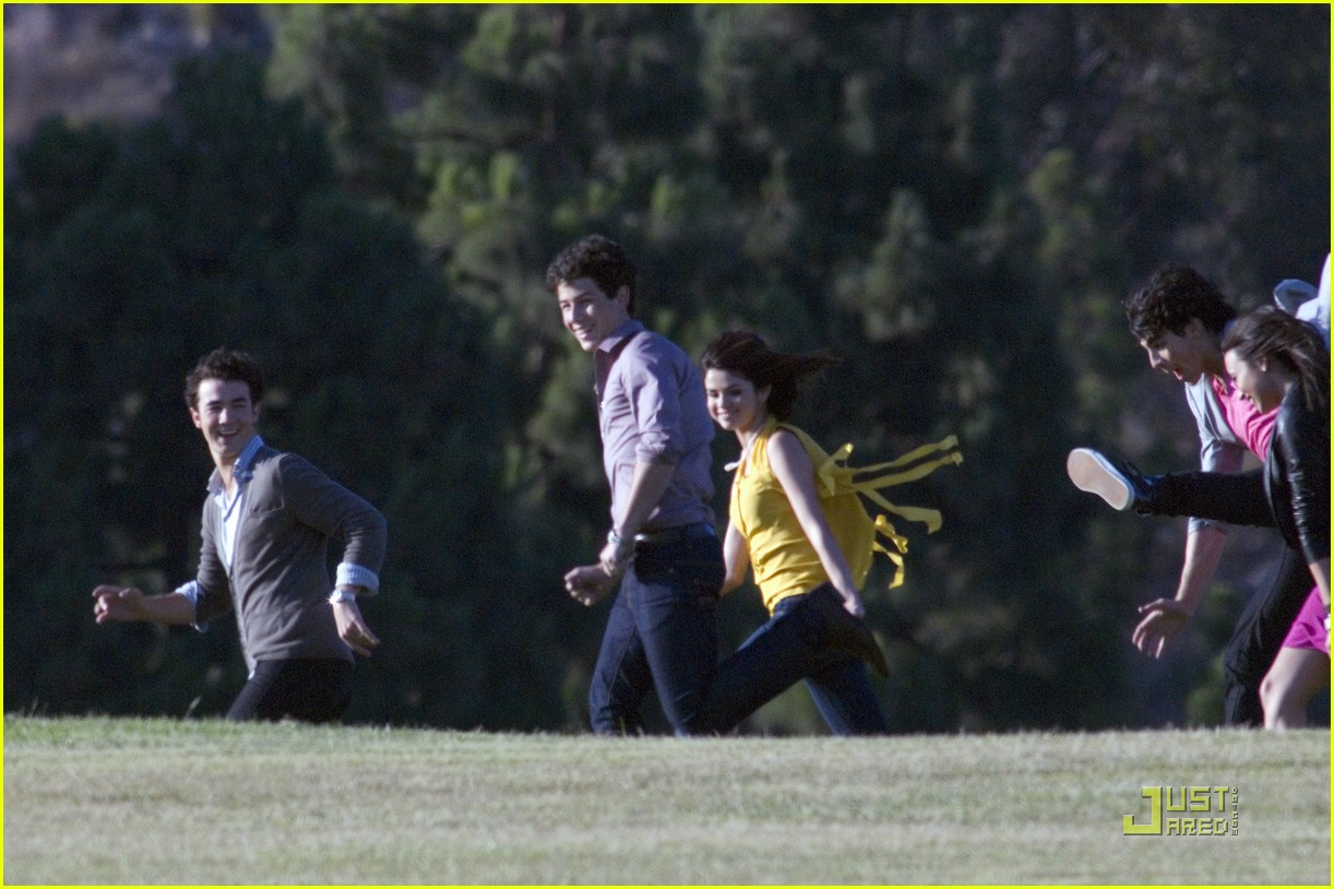 Selena Gomez & Nick Jonas: Wiffle Ball Buddies