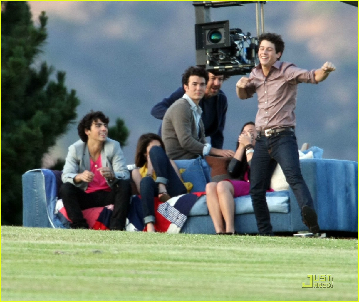 Selena Gomez & Nick Jonas: Wiffle Ball Buddies