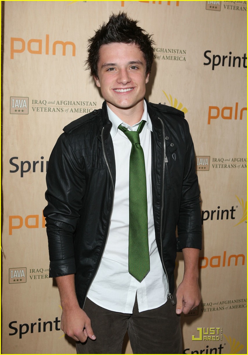 Simon Curtis & Josh Hutcherson: Palm Pair