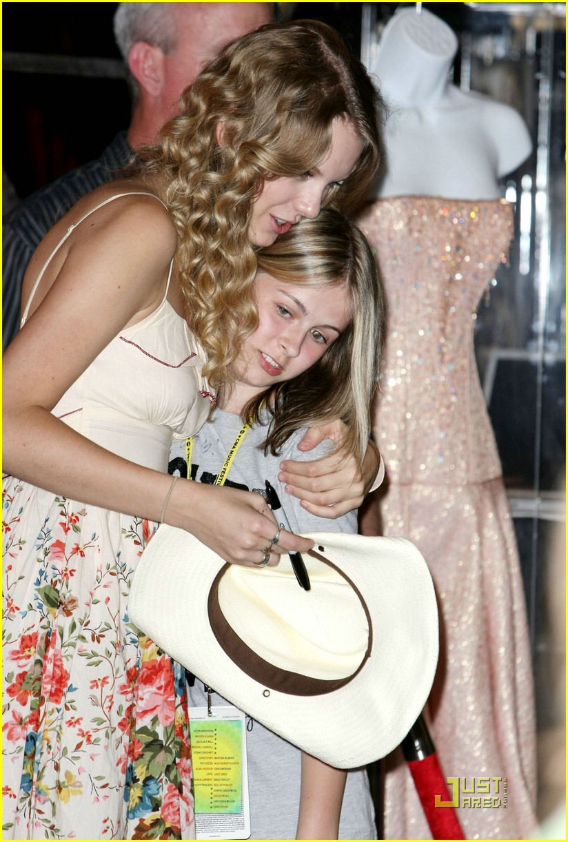 Taylor Swift is CMA Sweet