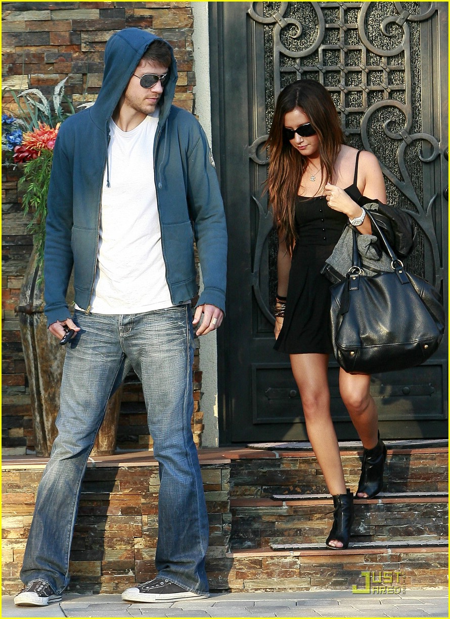 Ashley Tisdale & Scott Speer: Peach Rose Pair