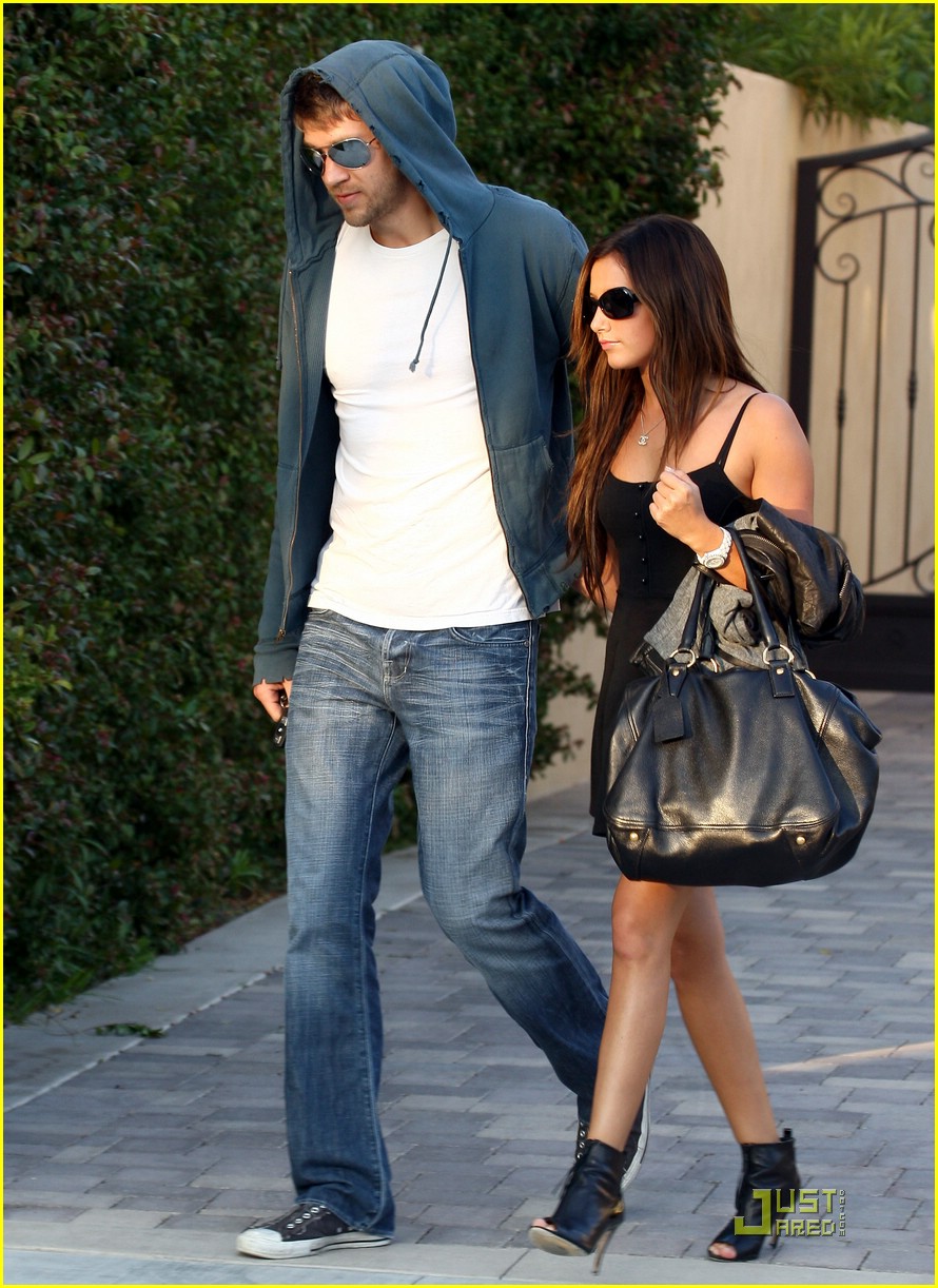 Ashley Tisdale & Scott Speer: Peach Rose Pair