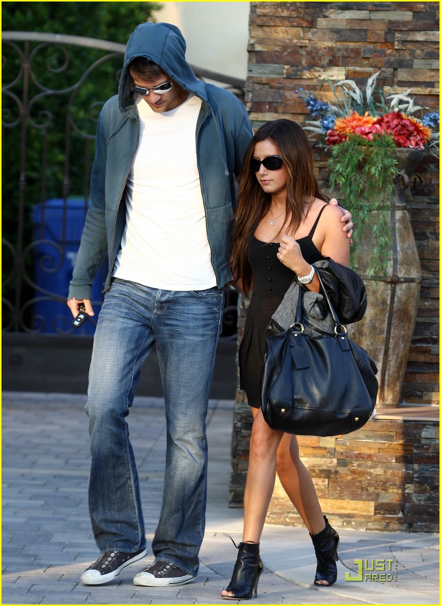 Ashley Tisdale & Scott Speer: Peach Rose Pair