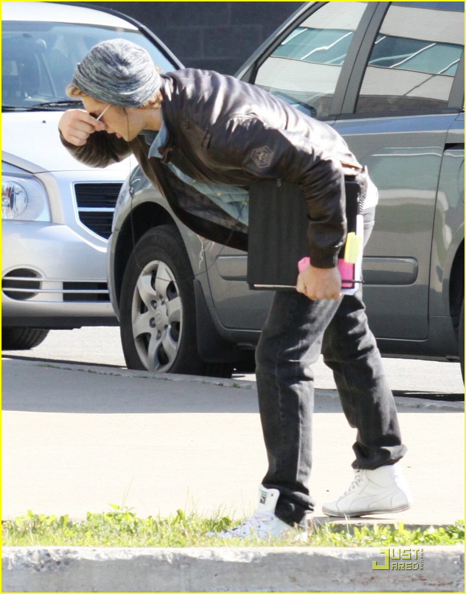 Vanessa Hudgens Shops For Home in Montreal