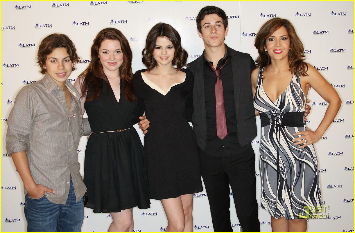 David Henrie: The Wizards Movie Is Amazing!