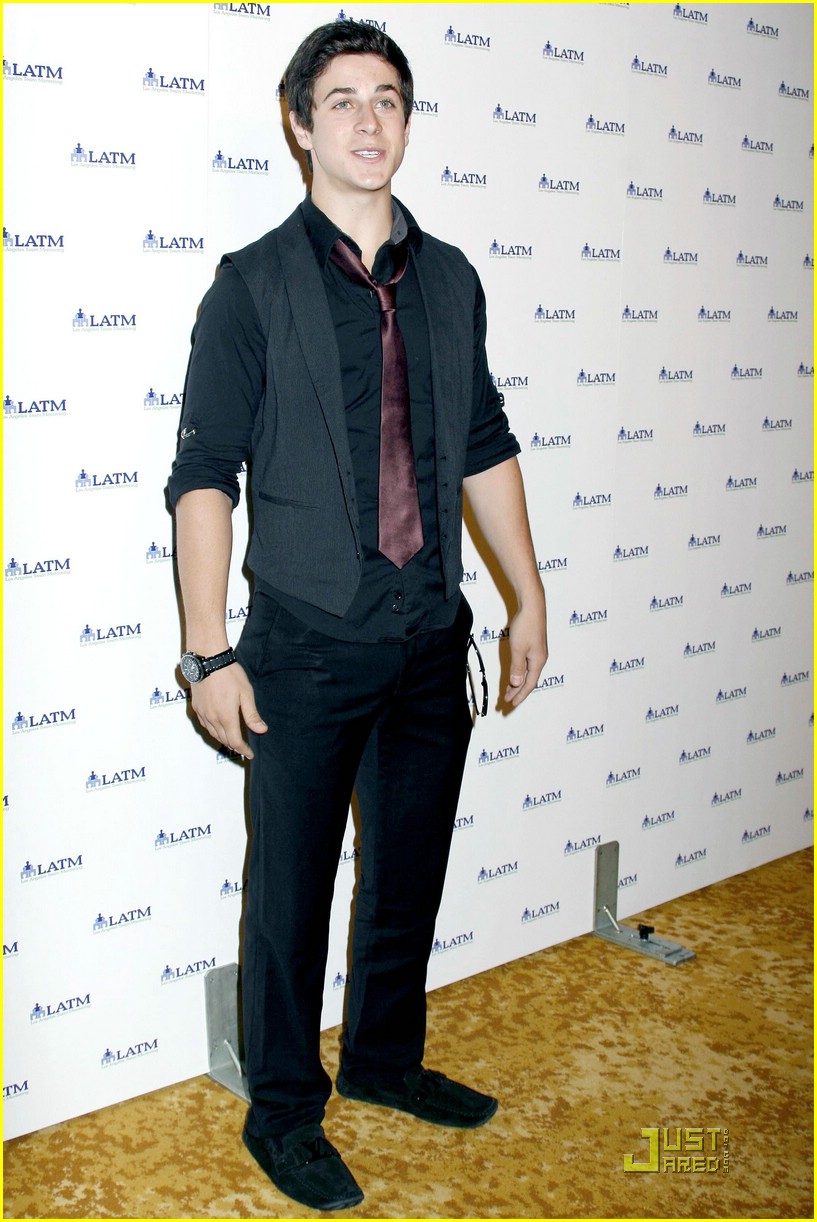 David Henrie: The Wizards Movie Is Amazing!