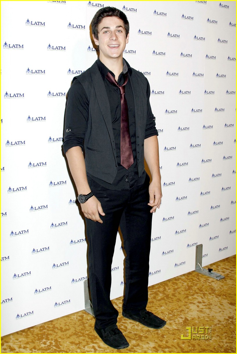 David Henrie: The Wizards Movie Is Amazing!