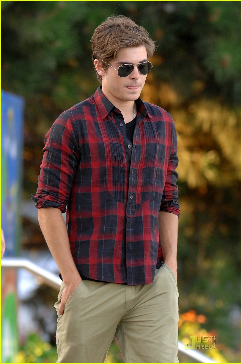 Zac Efron & Amanda Crew: Love Interests!