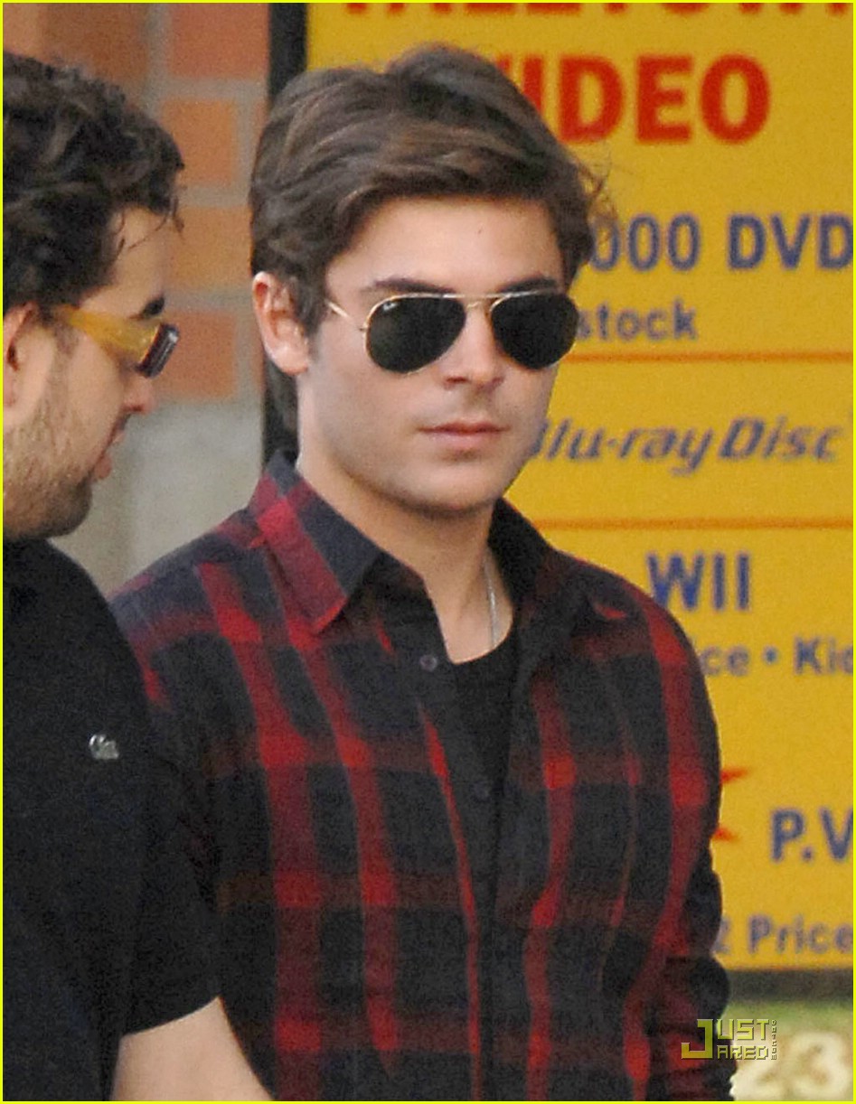 Zac Efron & Amanda Crew: Love Interests!