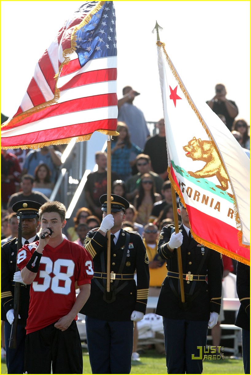 Jesse McCartney is Football Freaky