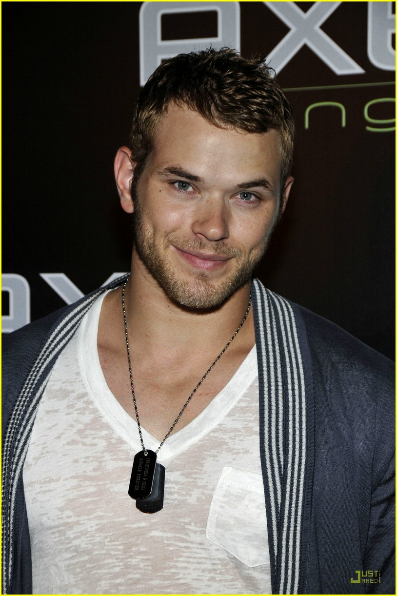 Kellan Lutz & AnnaLynne McCord: Happy Fourth of July!