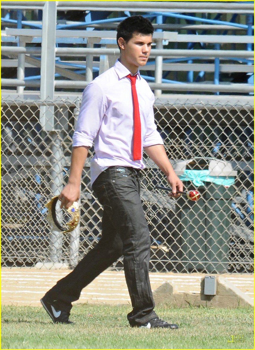Taylor Lautner Flips For Taylor Swift