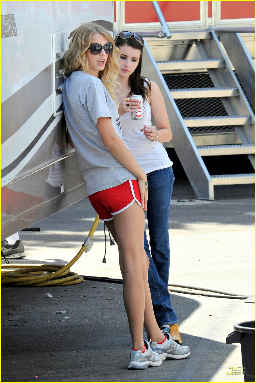 Taylor Lautner Flips For Taylor Swift