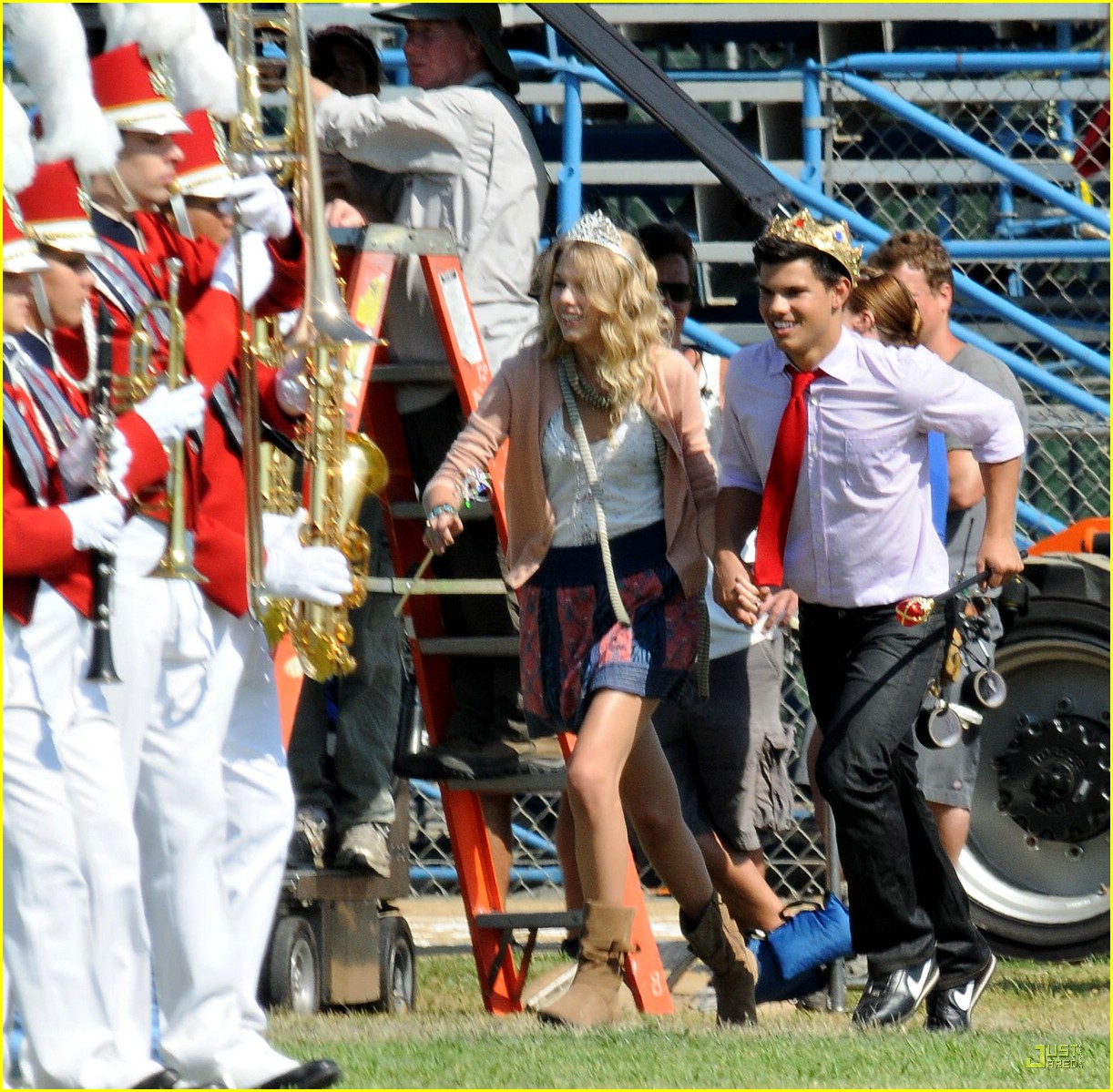 Taylor Lautner Flips For Taylor Swift