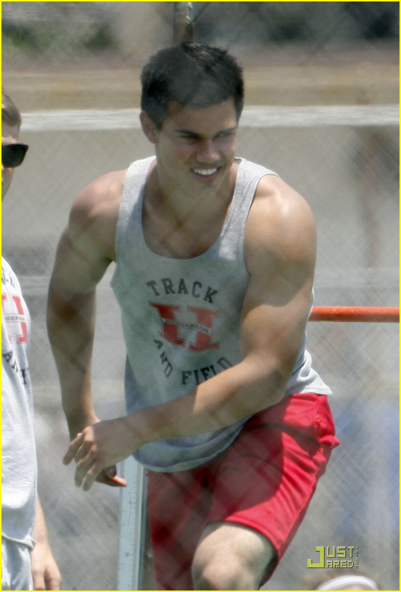 Taylor Lautner & Taylor Swift: Track & Field Team!