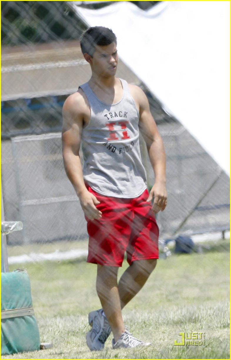 Taylor Lautner & Taylor Swift: Track & Field Team!