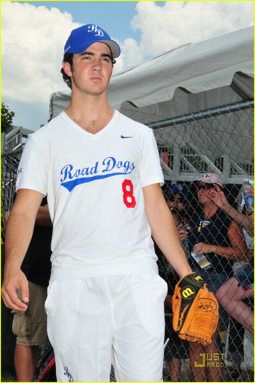 Nick Jonas Takes a Fall