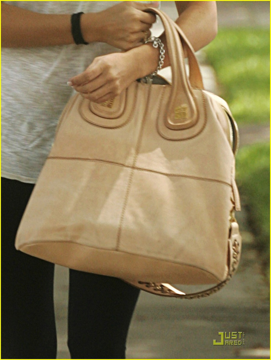 Ashley Tisdale Gets A Clue