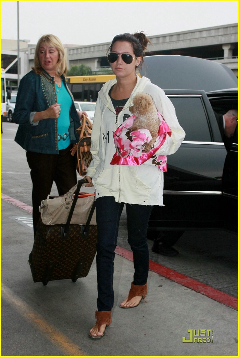 Ashley & Maui Tisdale Take Off For Today Show