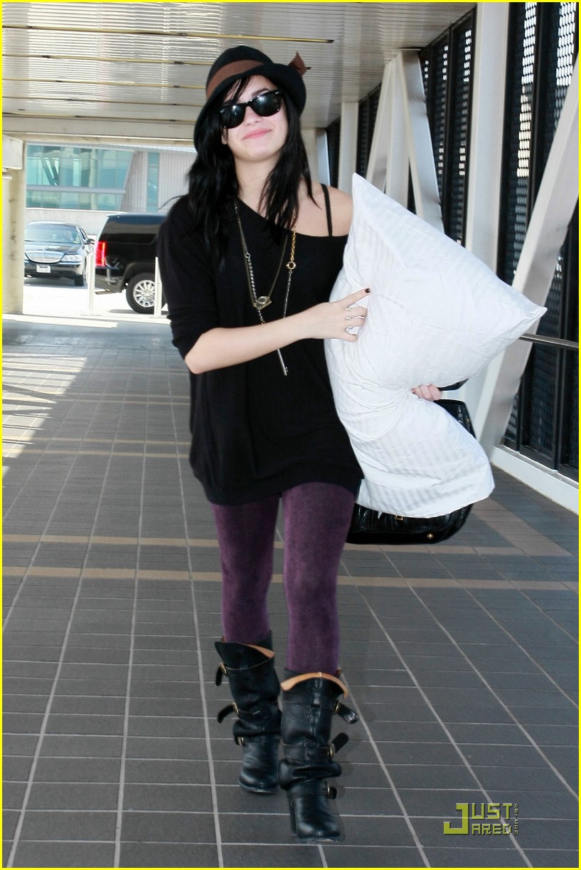 Demi Lovato is LAX Lovely