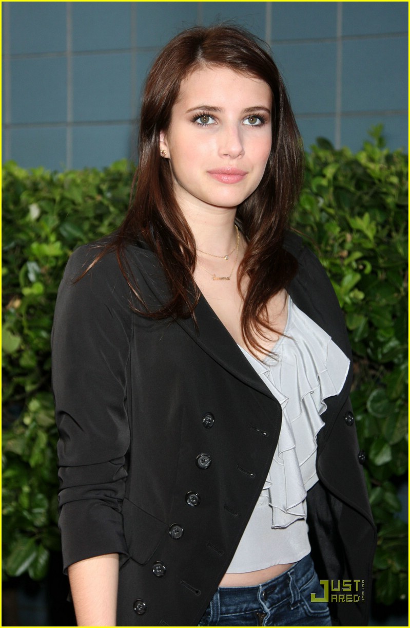 Emma Roberts Premieres Inglourious Basterds