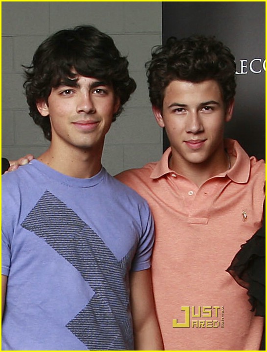 The Jonas Brothers Make Philips Arena Friends