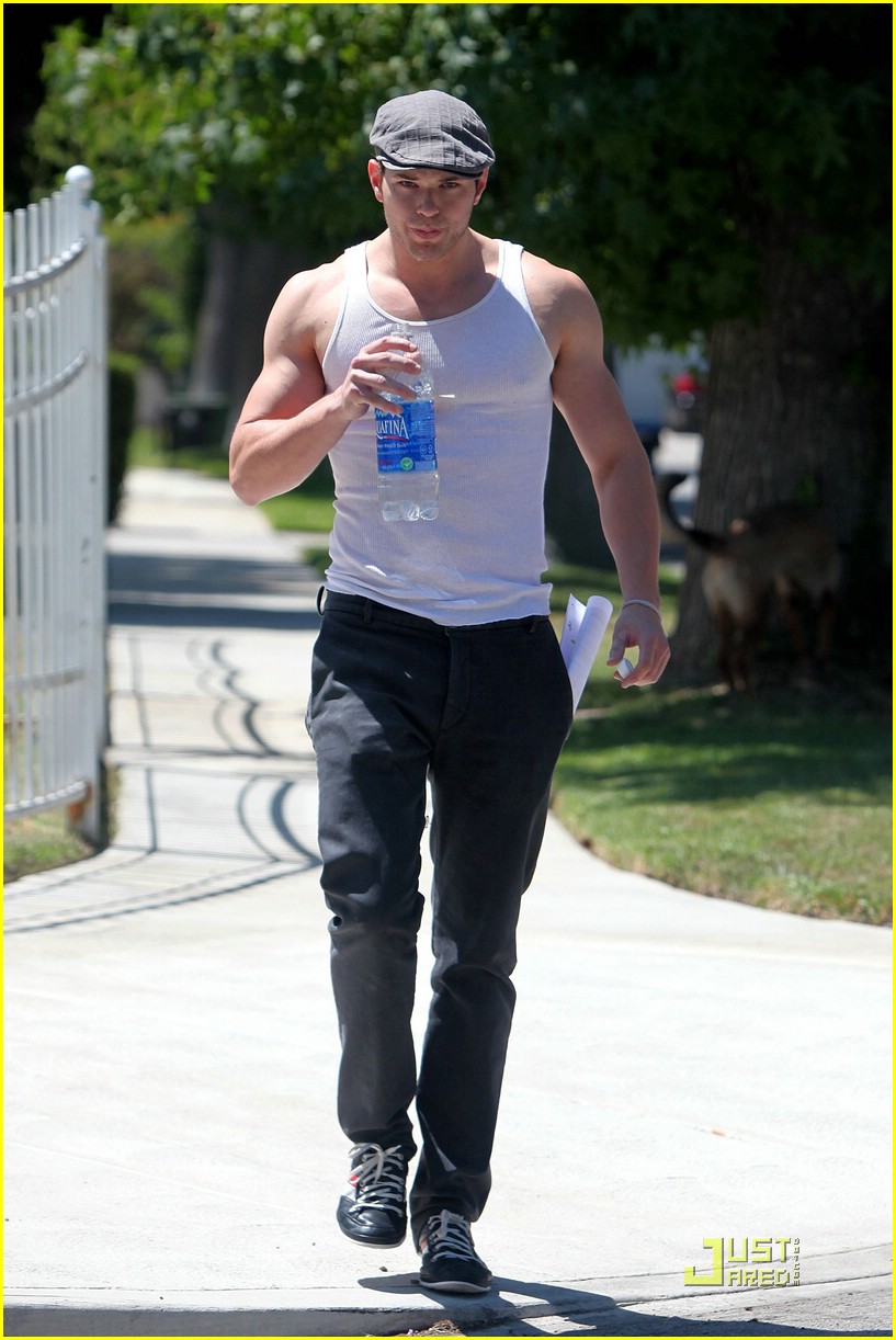 Kellan Lutz is a Flat Tire Fixer