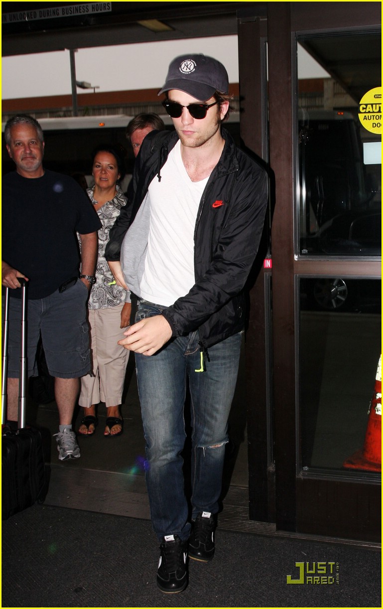 Taylor Lautner: Fan Friendly in Vancouver