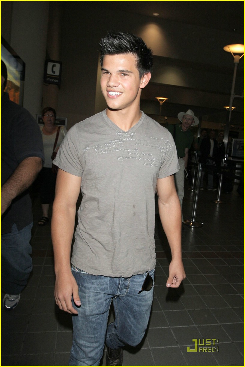 Taylor Lautner Lands At LAX