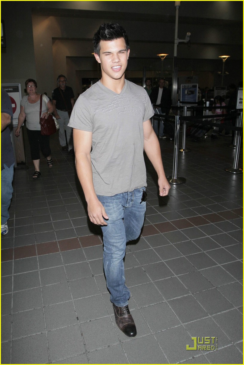 Taylor Lautner Lands At LAX
