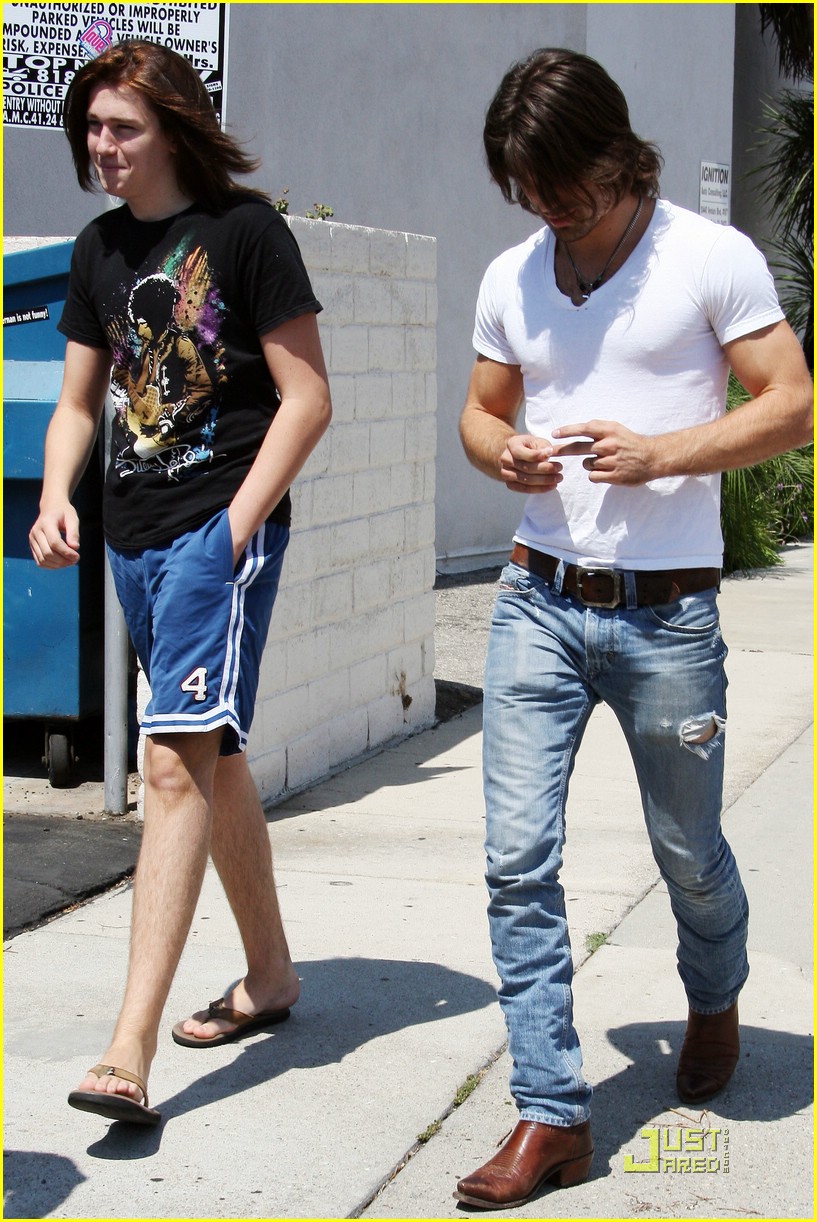 Miley Cyrus & Kelly Preston: Arnie Morton's Mates