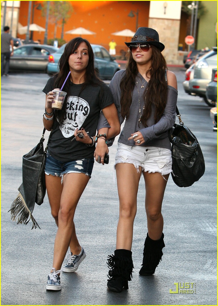 Miley Cyrus & Mandy Jiroux: Reunited!