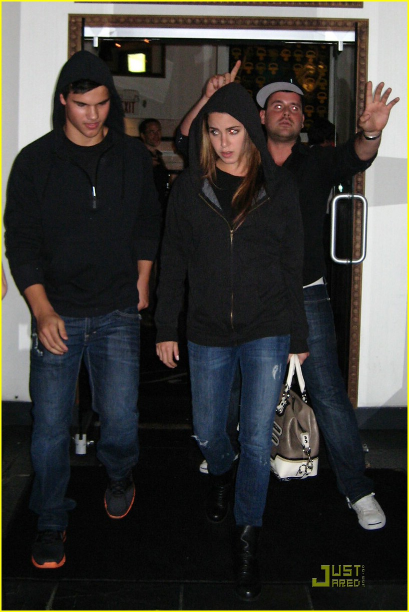 Robert Pattinson & Ashley Greene: Boneta Bunch