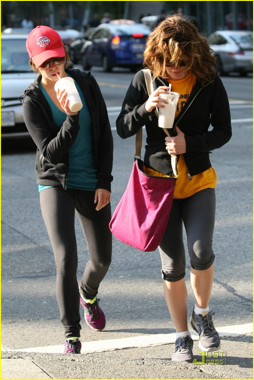 Nikki Reed & Elizabeth Reaser: Protein Shake Pretty