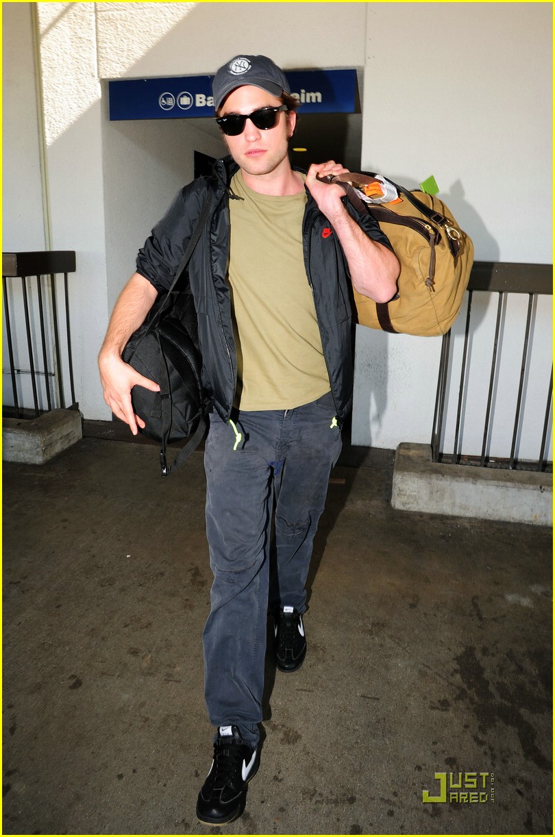 Robert Pattinson: Fans Are Bizarre!