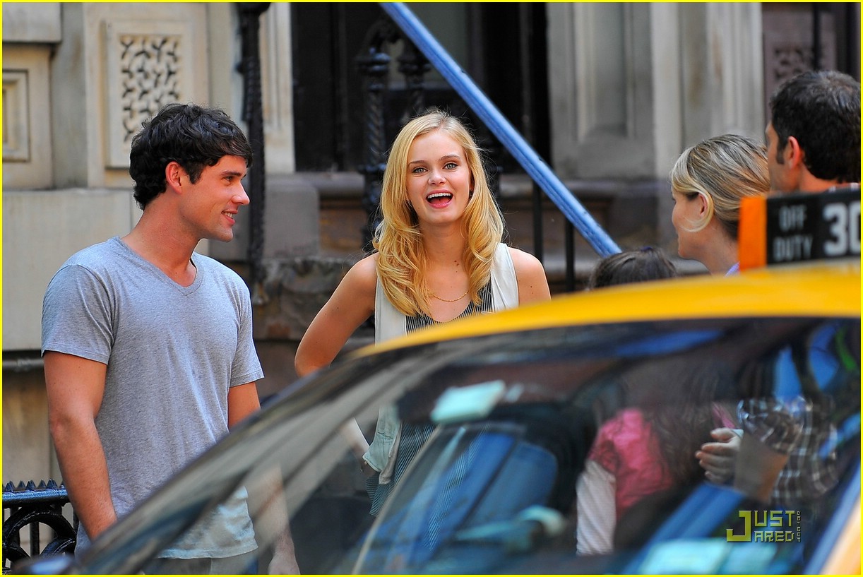 Sara Paxton is The Beautiful Life Lovely