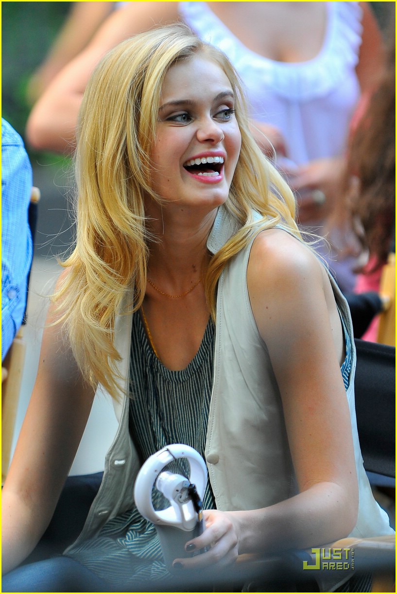 Sara Paxton is The Beautiful Life Lovely