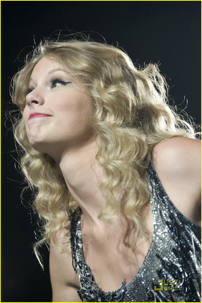 Taylor Swift is Madison Square Garden Gorgeous